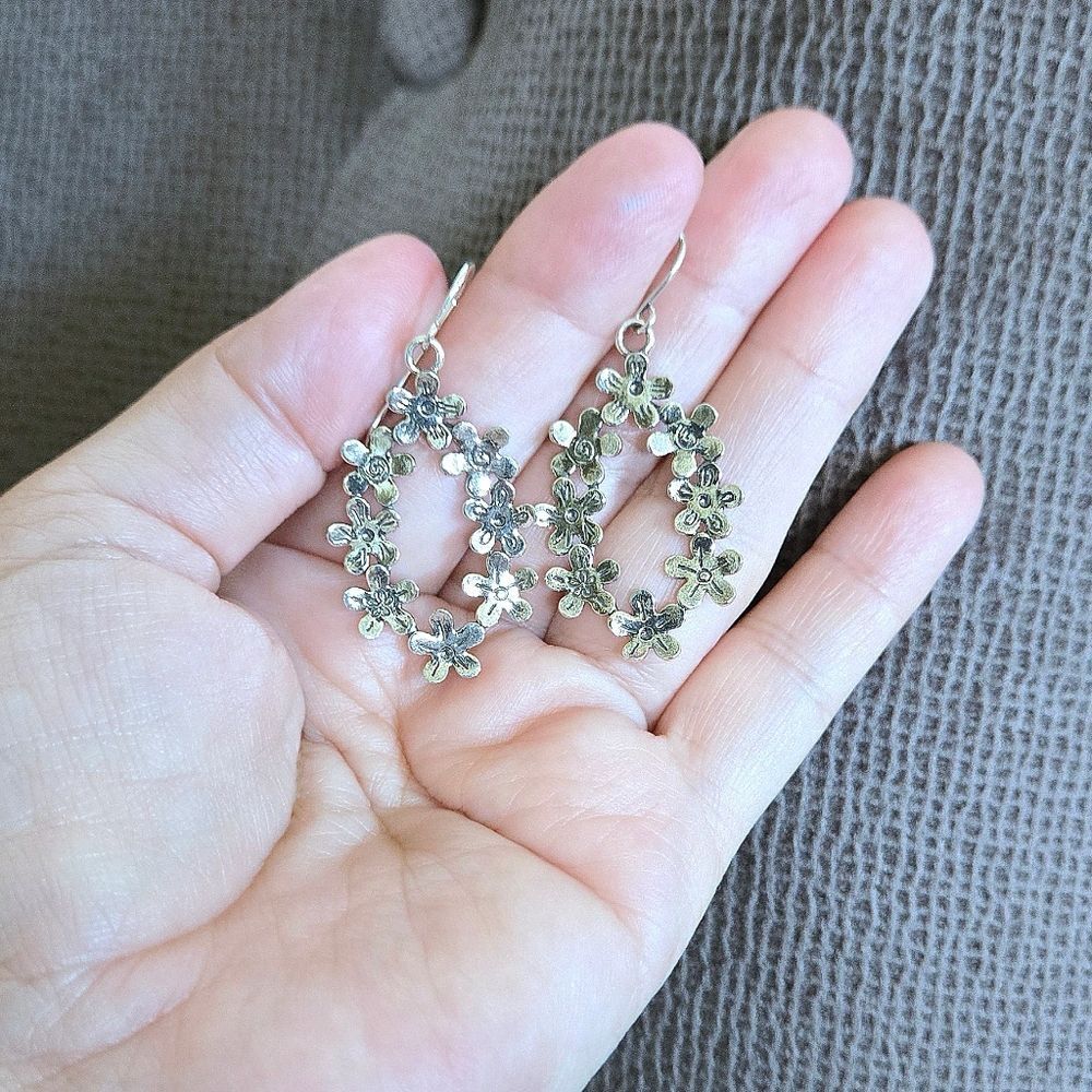 Noa Zuman Silver🤍 Floral🌸 Wreath Dangle Earrings - Picture 2 of 16